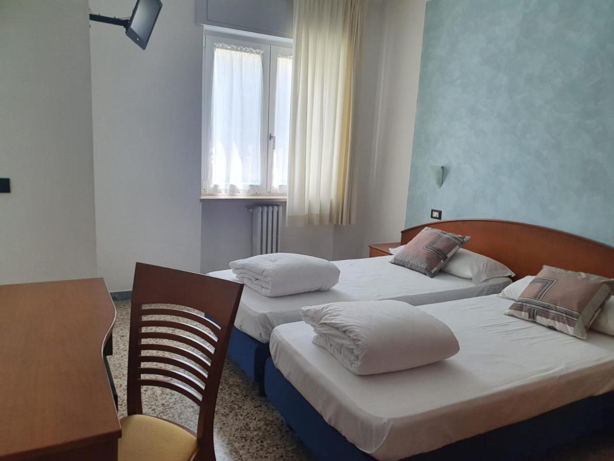 Hotel 2 Palme Torri Del Benaco Buitenkant foto