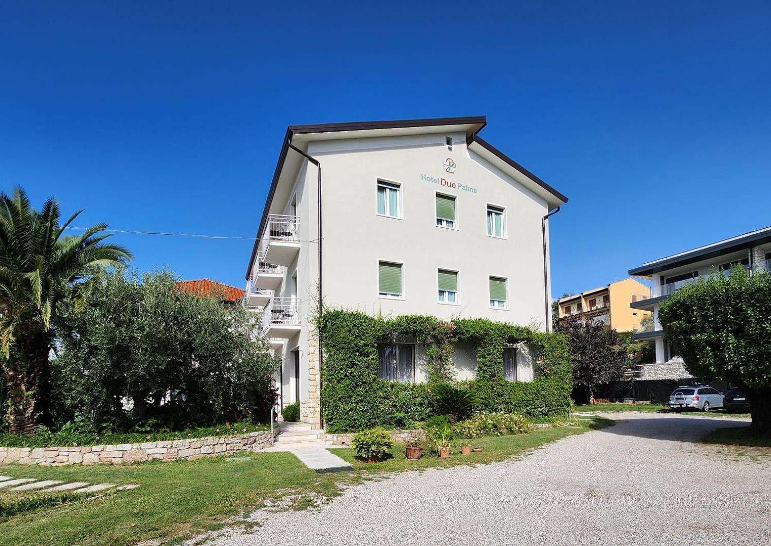 Hotel 2 Palme Torri Del Benaco Buitenkant foto